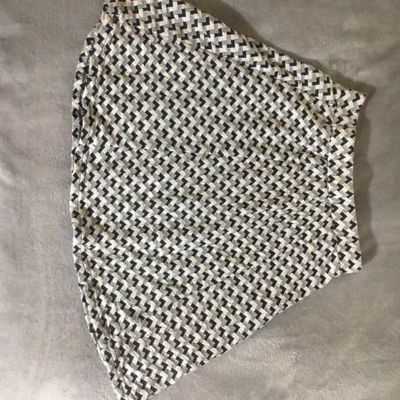 Co-set matching crop top and skirt - Picture 3 of 8